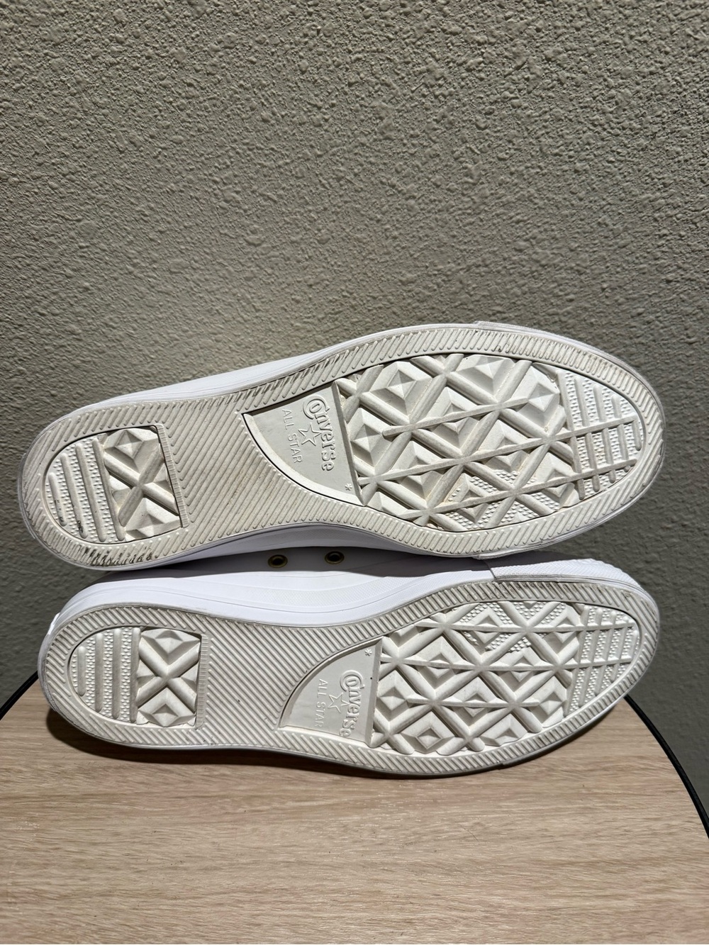 Converse Chuck Taylor All Star 3V Ox Low-top White w/ gold tone accents Size 10 - Picture 11 of 12